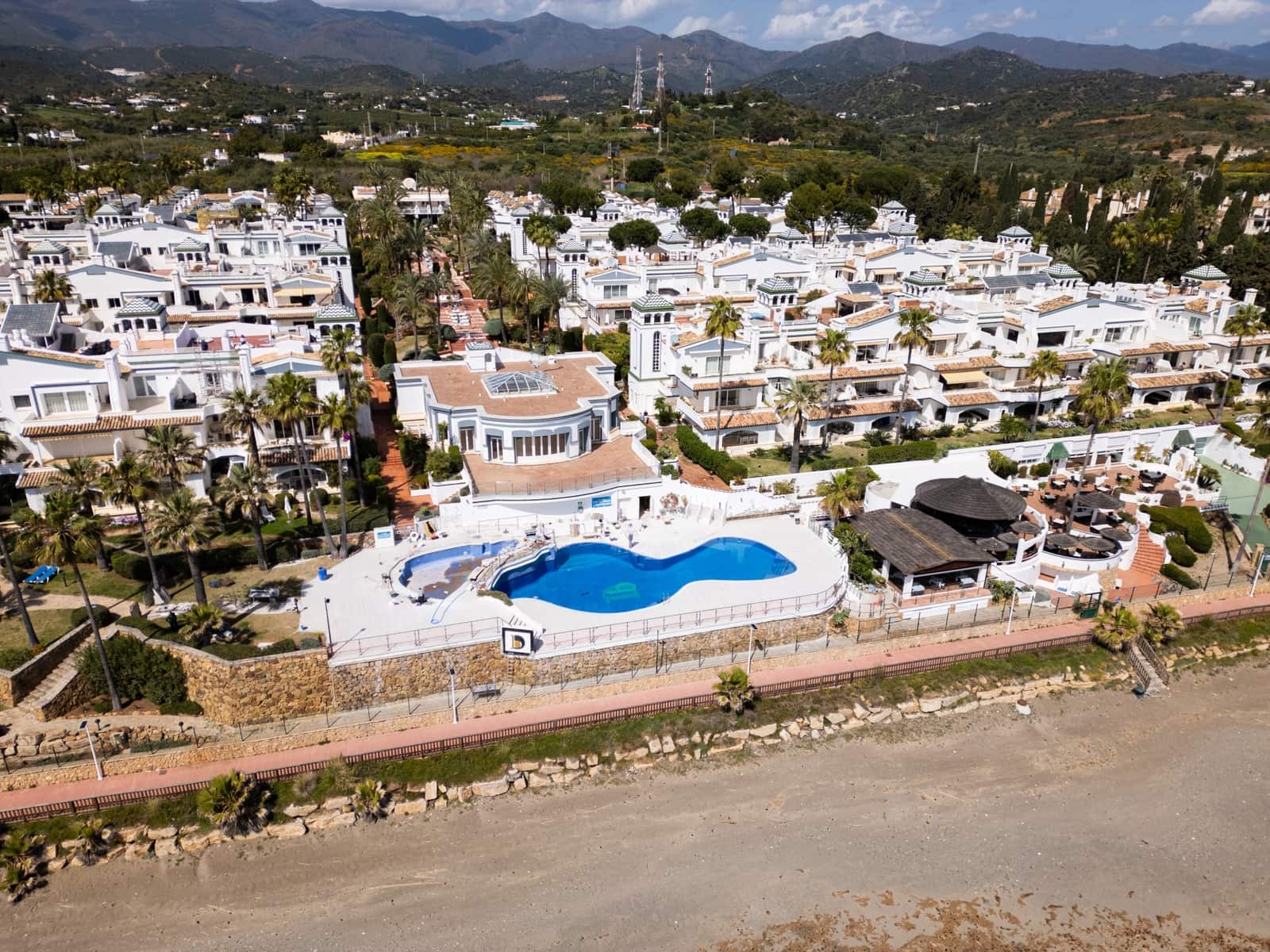 3 makuuhuone Kattohuoneisto myytävänä paikassa Estepona mukana uima-altaan 
autotalli - 1 995 000 € (Ref: 9711153)