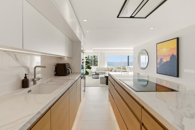 3 chambre Penthouse à vendre à El Velerín, Estepona avec piscine garage - 1 995 000 € (Ref: 9711153)