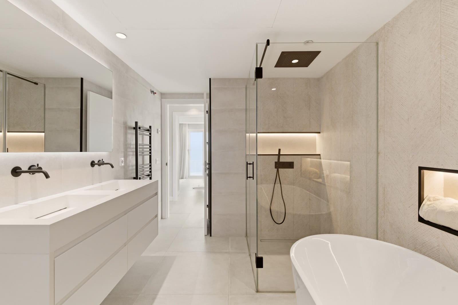 3 bedroom Penthouse for sale in Estepona with pool garage - € 1,995,000 (Ref: 9711153)