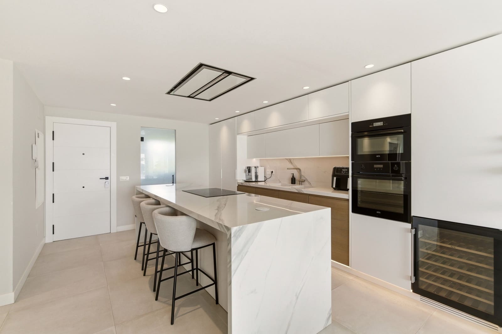 3 bedroom Penthouse for sale in Estepona with pool garage - € 1,995,000 (Ref: 9711153)