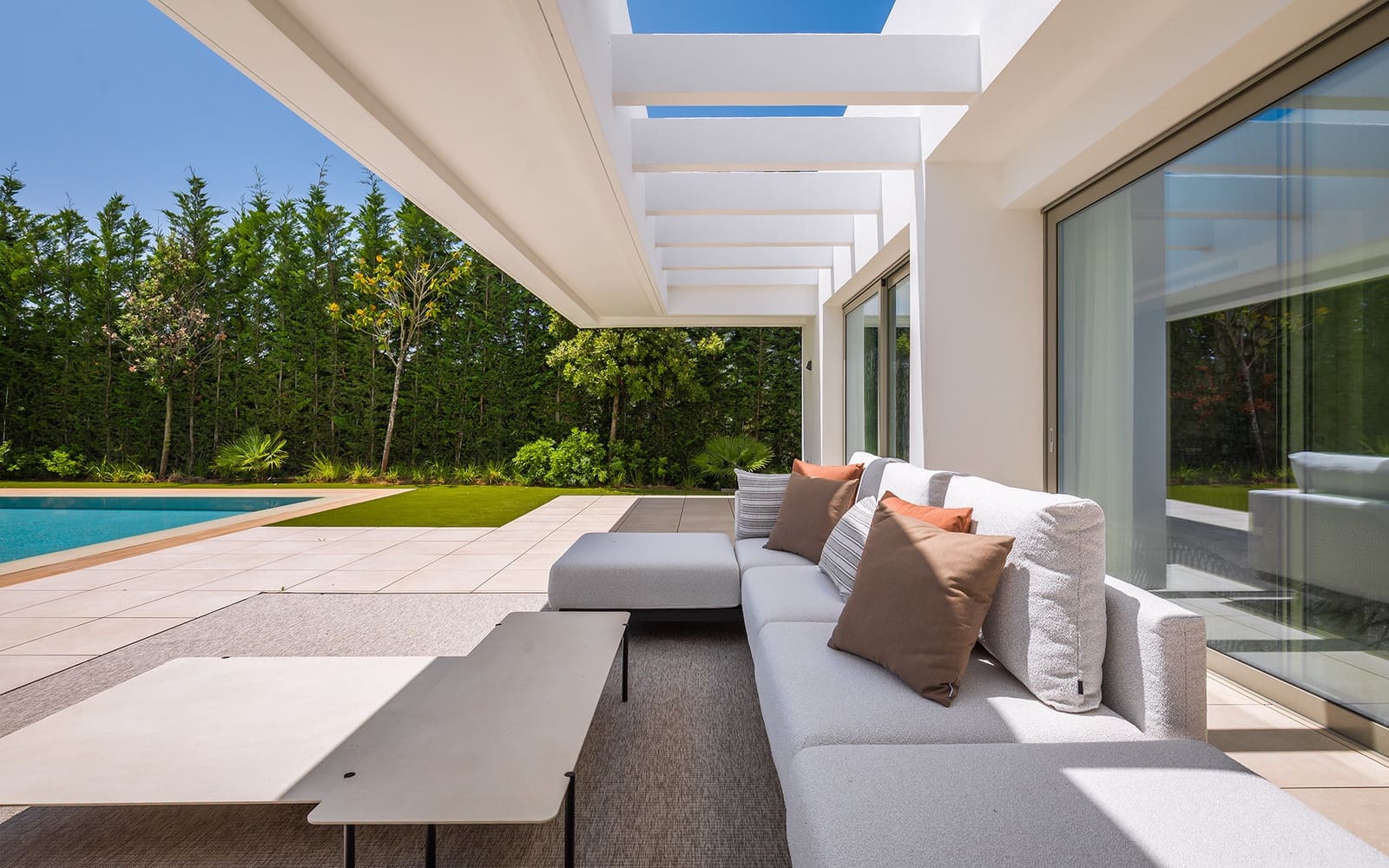 5 bedroom Villa for sale in El Paraiso with pool garage - € 2,485,000 (Ref: 9726431)