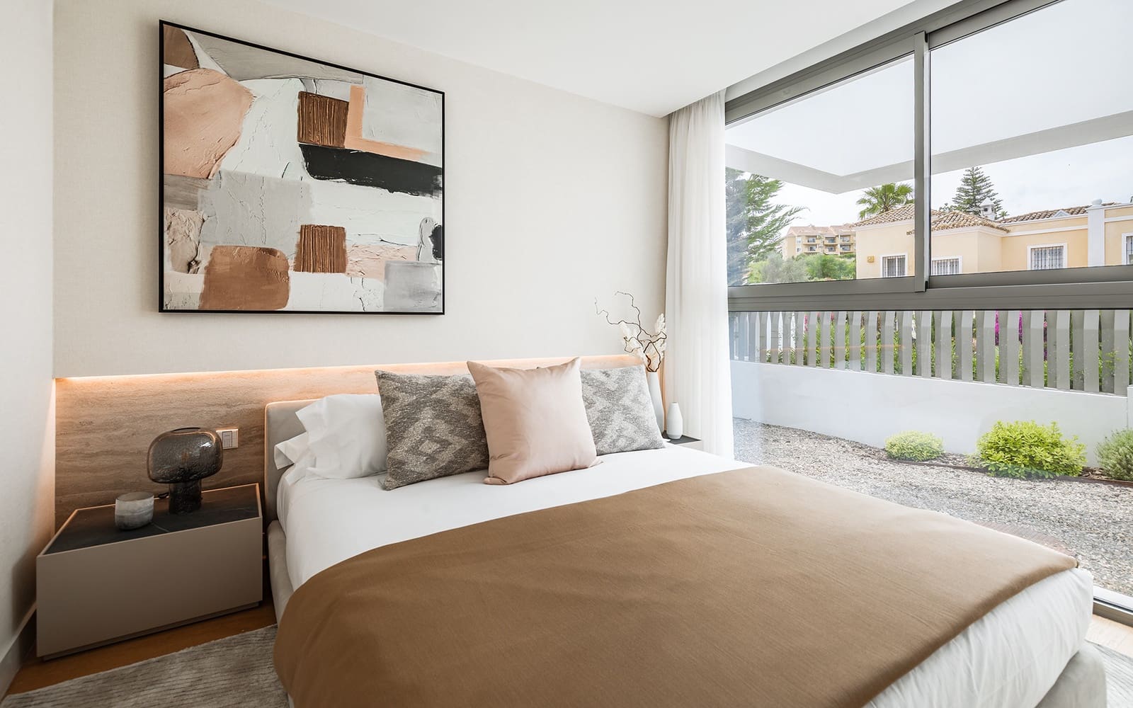 5 bedroom Villa for sale in El Paraiso with pool garage - € 2,485,000 (Ref: 9726431)