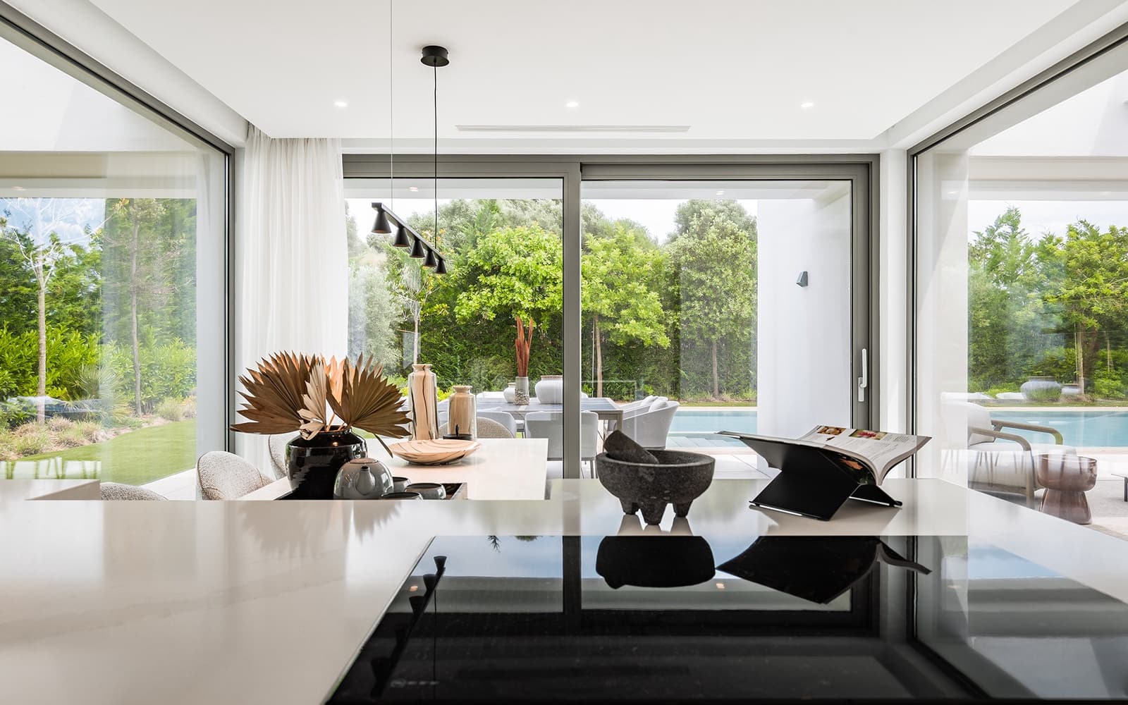 5 bedroom Villa for sale in El Paraiso with pool garage - € 2,485,000 (Ref: 9726431)