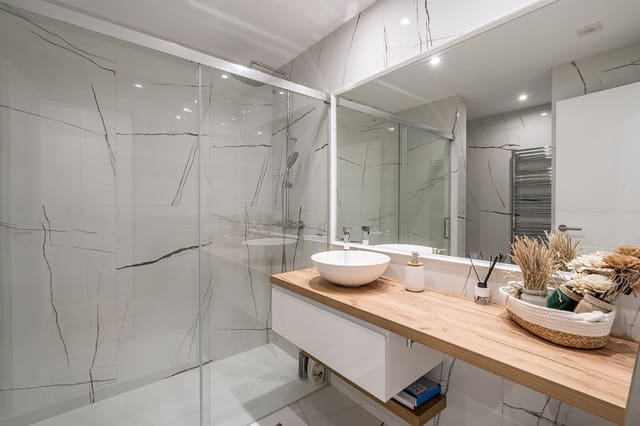 Apartamento de 3 habitaciones en Estepona en venta con piscina garaje - 730.000 € (Ref: 9731881)