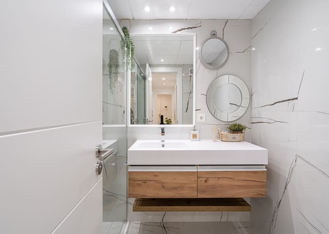 Apartamento de 3 habitaciones en Estepona en venta con piscina garaje - 730.000 € (Ref: 9731881)