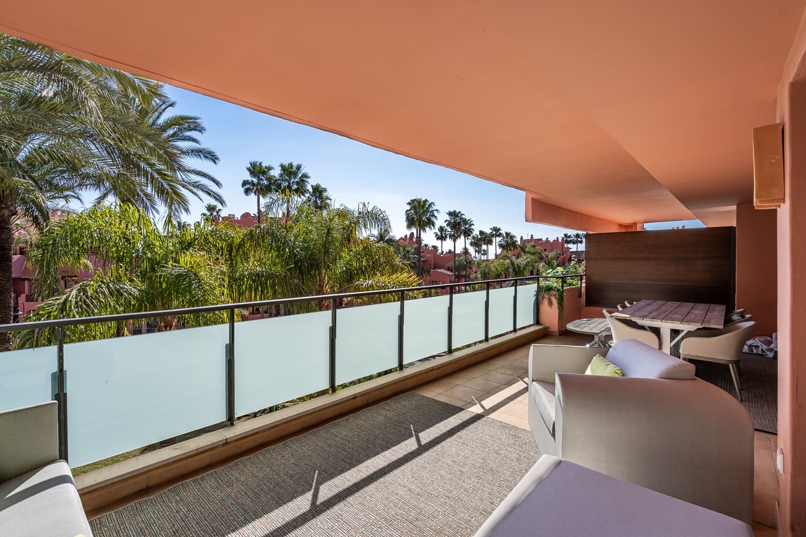 3 chambre Appartement à vendre à Estepona avec piscine garage - 730 000 € (Ref: 9731881)