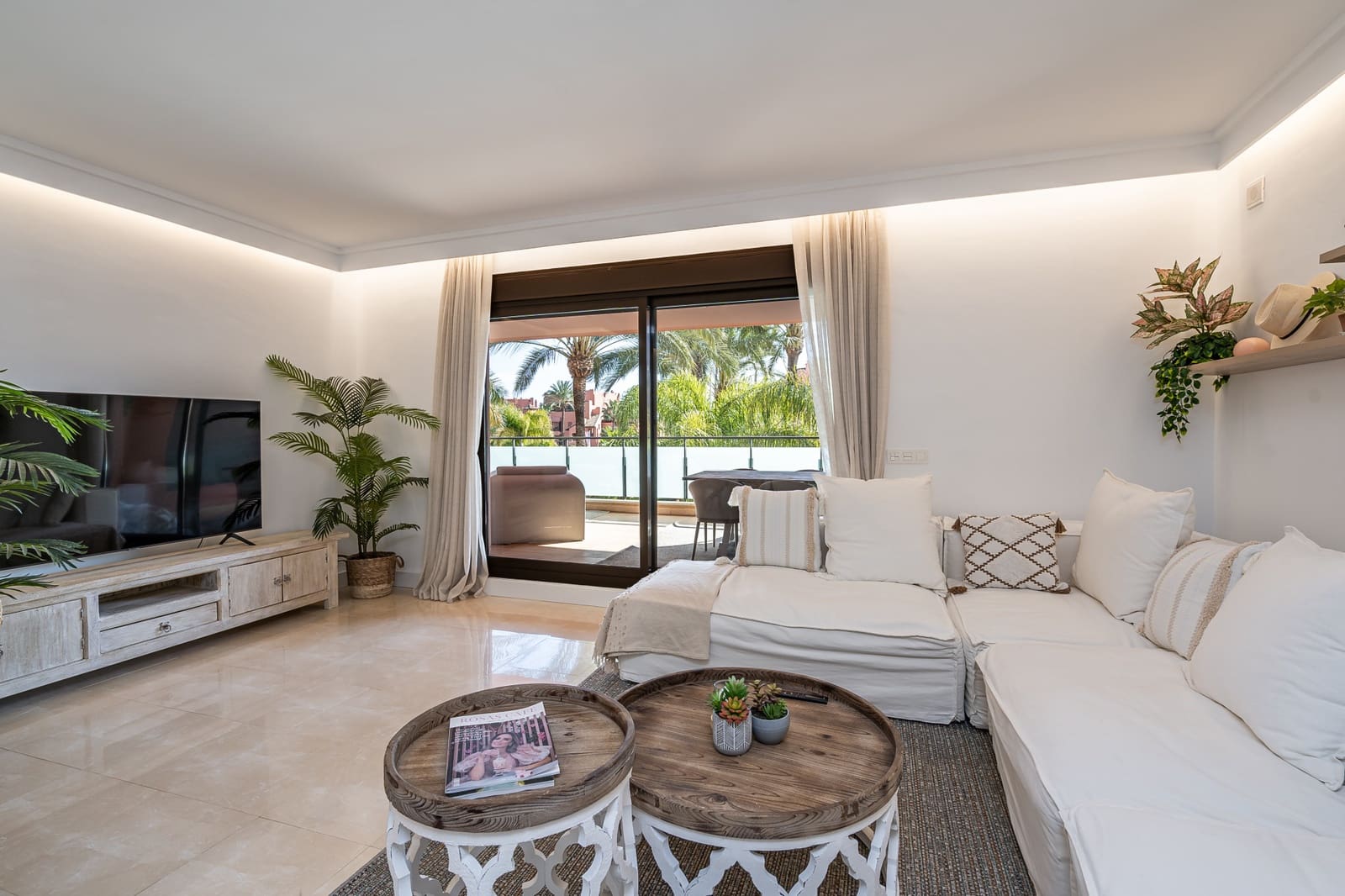 3 chambre Appartement à vendre à Estepona avec piscine garage - 730 000 € (Ref: 9731881)