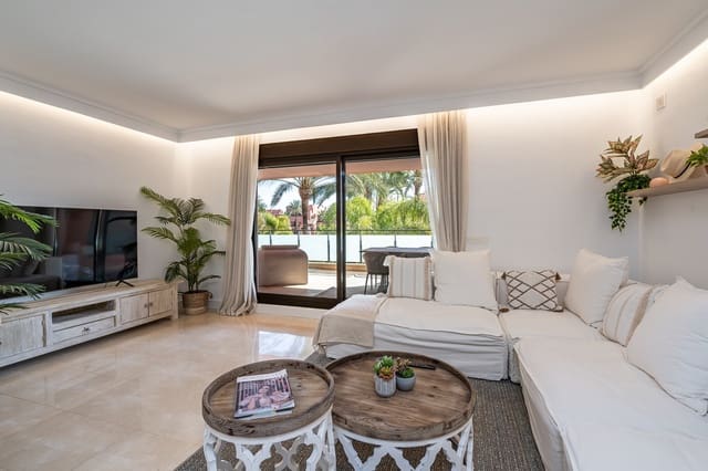 Apartamento de 3 habitaciones en Estepona en venta con piscina garaje - 730.000 € (Ref: 9731881)