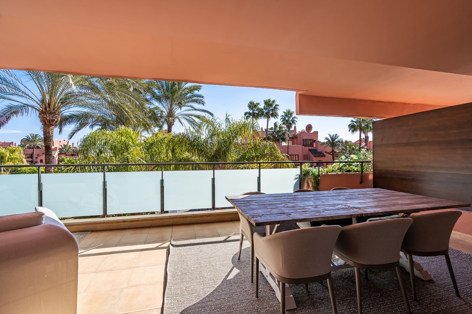 3 chambre Appartement à vendre à Estepona avec piscine garage - 730 000 € (Ref: 9731881)