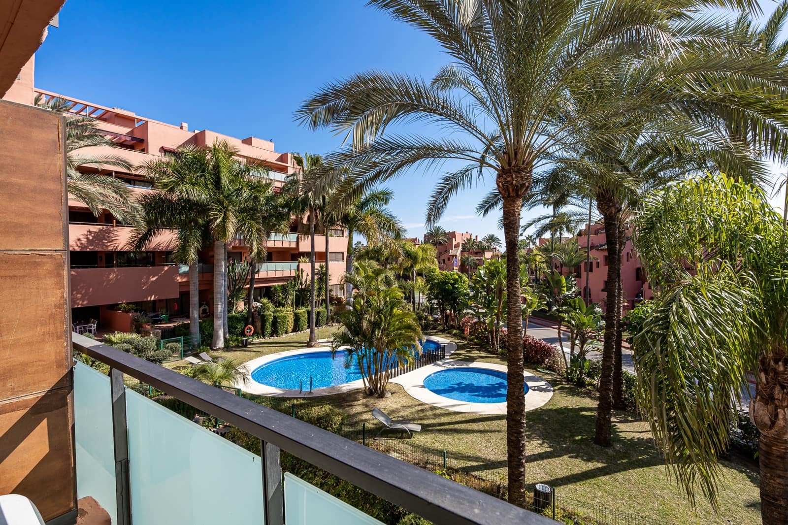 3 chambre Appartement à vendre à Estepona avec piscine garage - 730 000 € (Ref: 9731881)