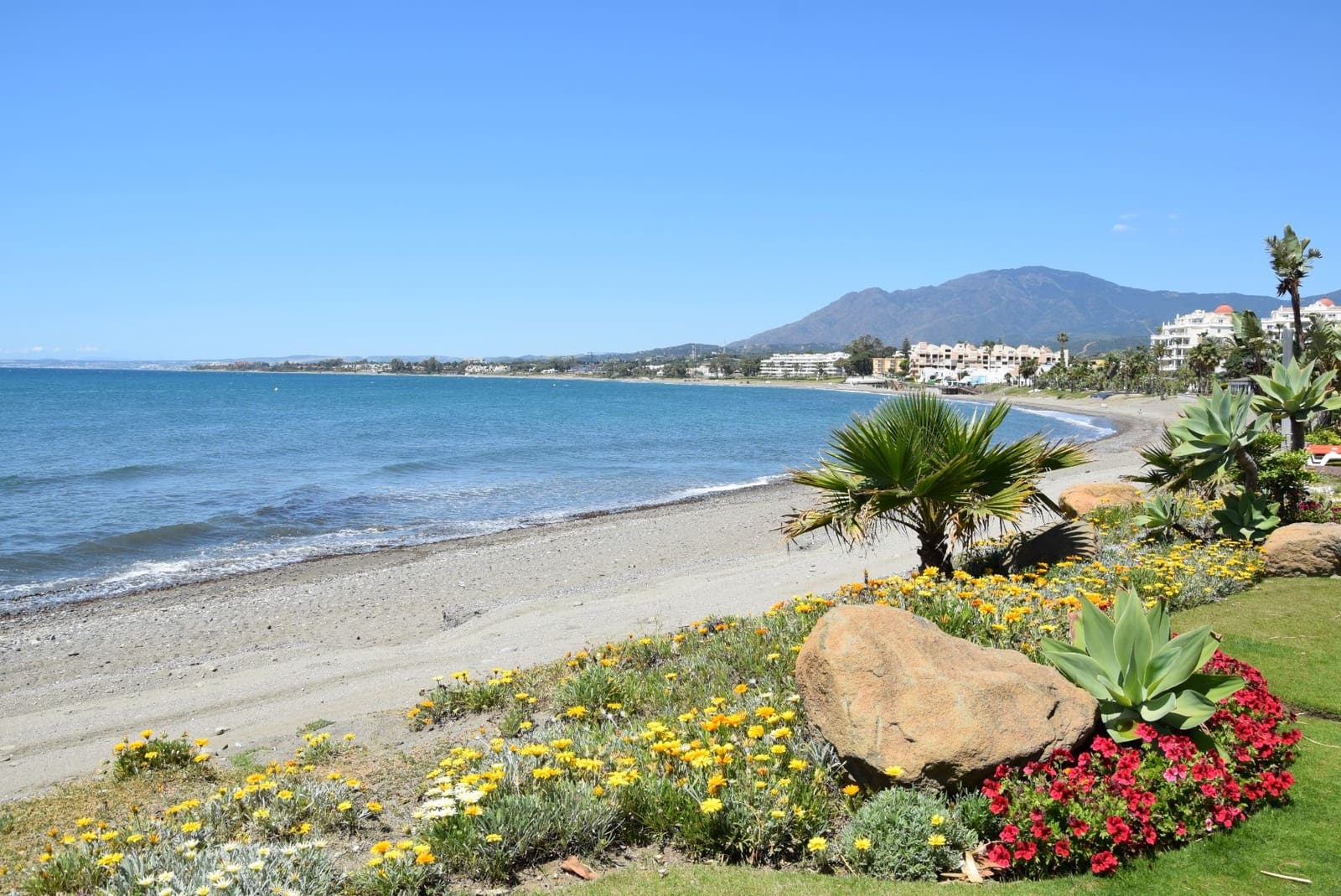 3 bedroom Apartment for sale in Estepona with pool garage - € 730,000 (Ref: 9731881)