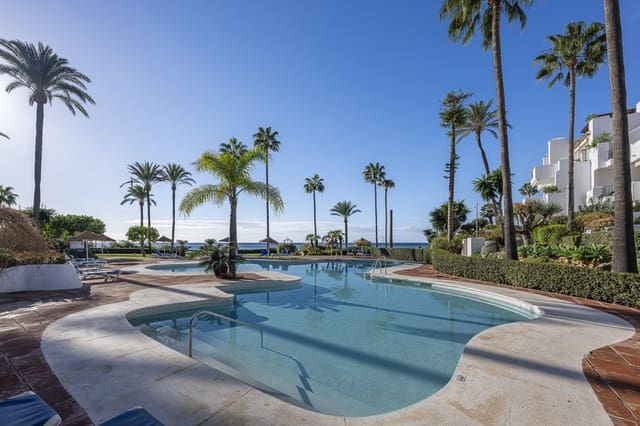 3 slaapkamer Appartement te koop in Zona de Punta Plata, Estepona met zwembad - € 2.995.000 (Ref: 9731882)