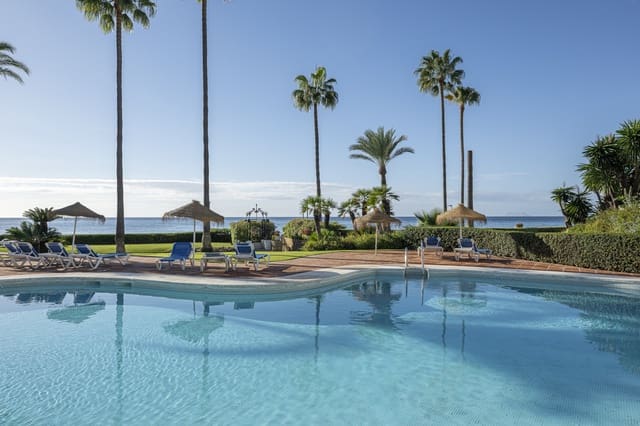 3 slaapkamer Appartement te koop in Zona de Punta Plata, Estepona met zwembad - € 2.995.000 (Ref: 9731882)