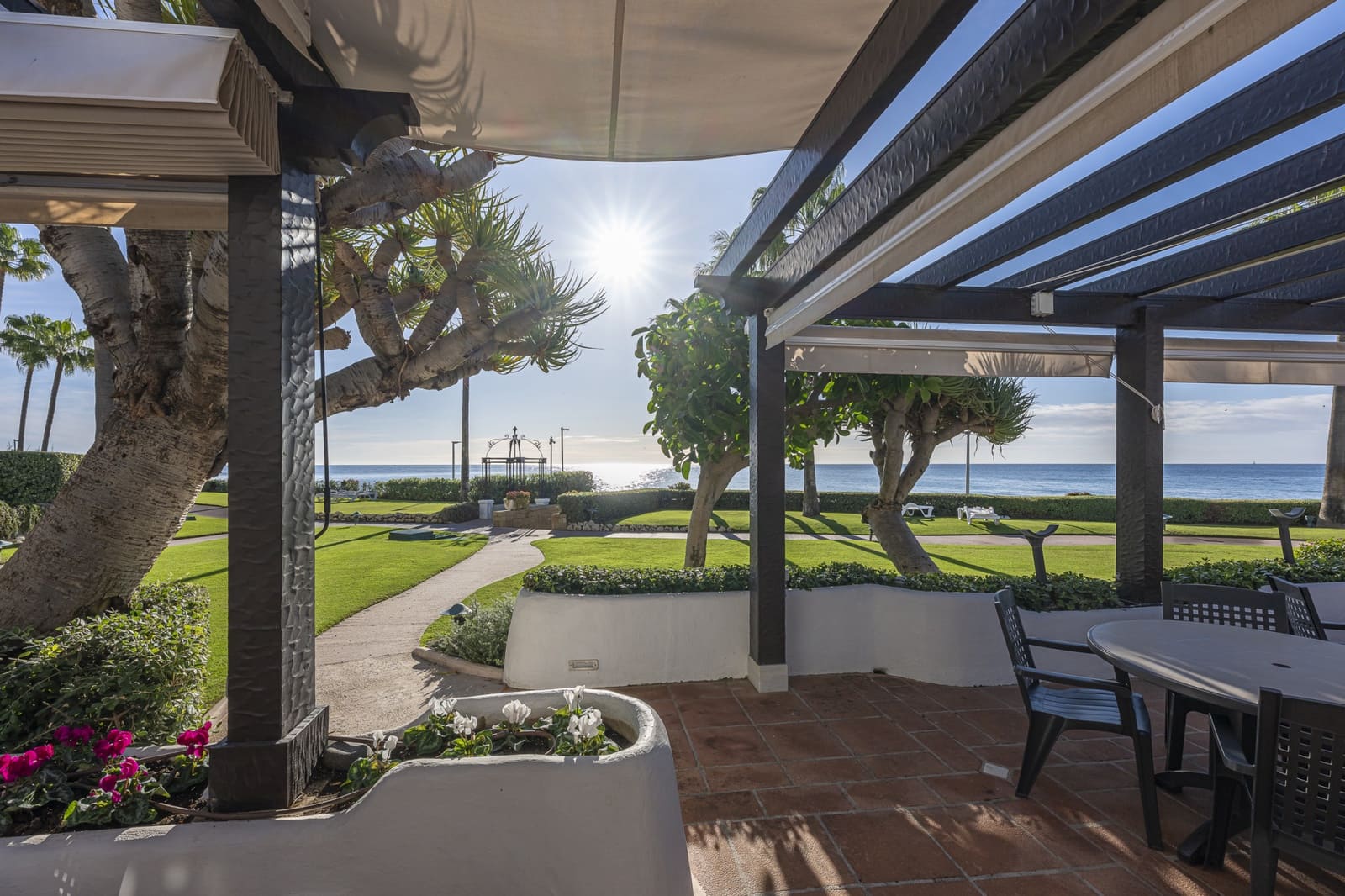 3 Zimmer Apartment zu verkaufen in Estepona mit Pool - 2.995.000 € (Ref: 9731882)