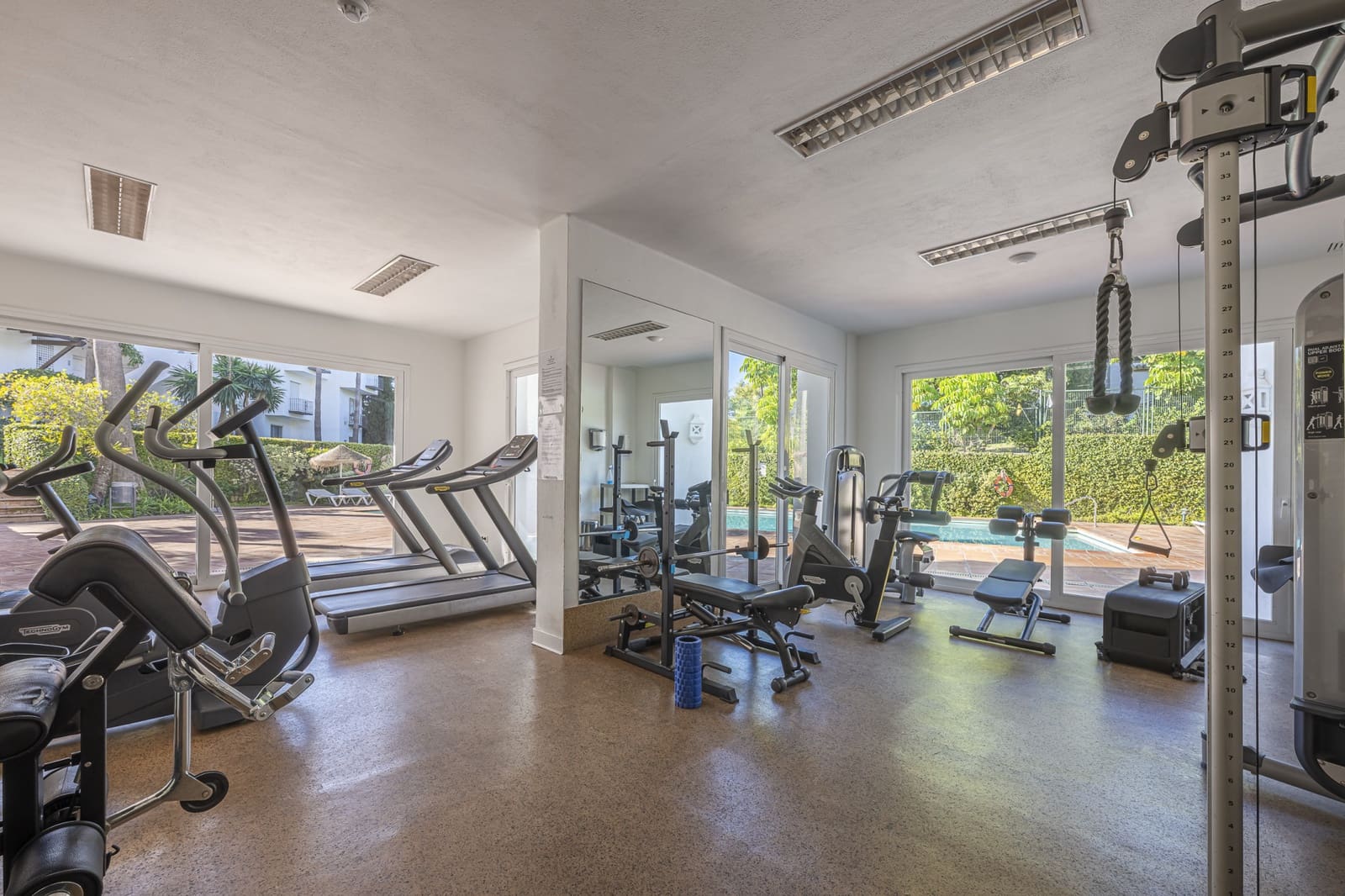 3 Zimmer Apartment zu verkaufen in Estepona mit Pool - 2.995.000 € (Ref: 9731882)