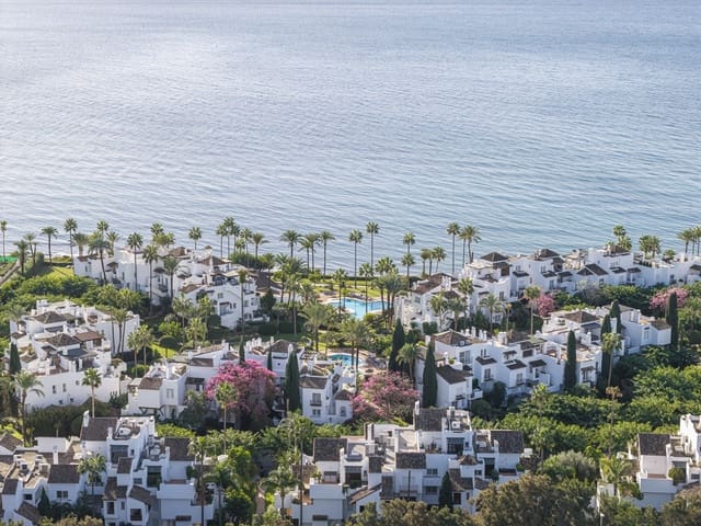 3 slaapkamer Appartement te koop in Zona de Punta Plata, Estepona met zwembad - € 2.995.000 (Ref: 9731882)