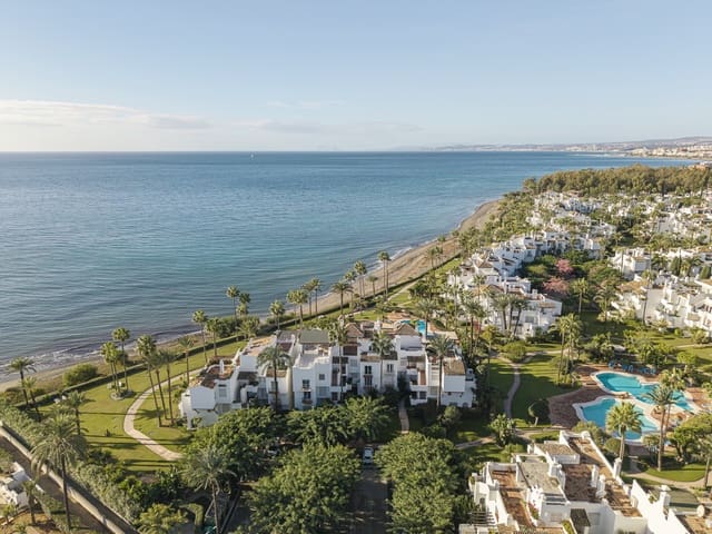 3 slaapkamer Appartement te koop in Zona de Punta Plata, Estepona met zwembad - € 2.995.000 (Ref: 9731882)