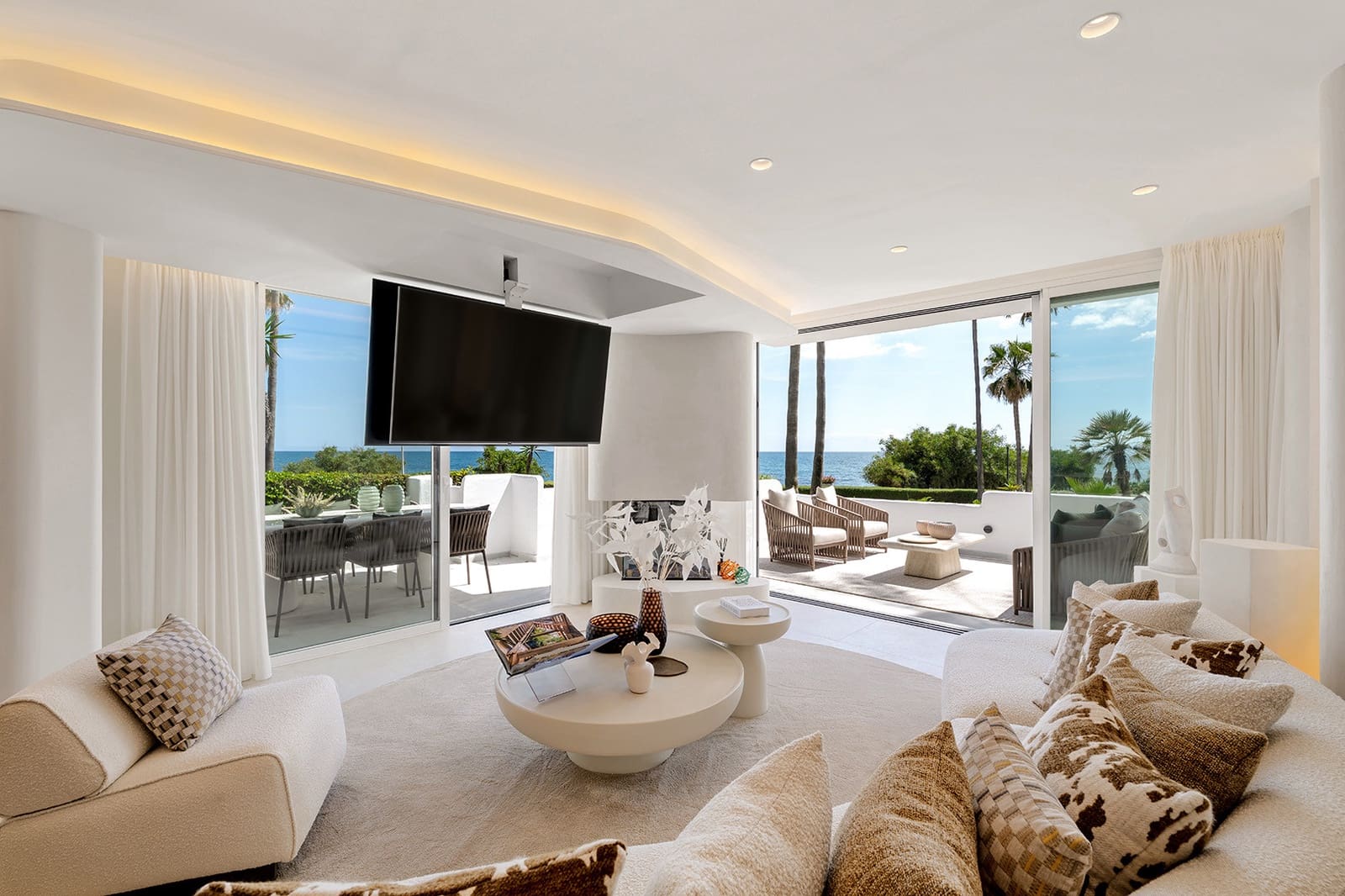 3 bedroom Apartment for sale in Estepona with pool - € 2,995,000 (Ref: 9731882)