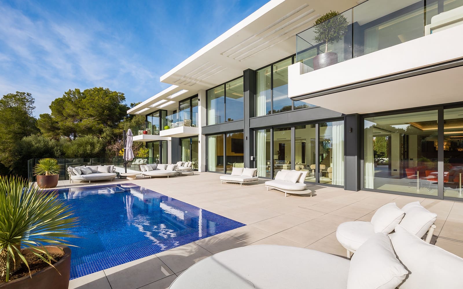 7 bedroom Villa for sale in Sotogrande with pool garage - € 12,995,000 (Ref: 9738376)