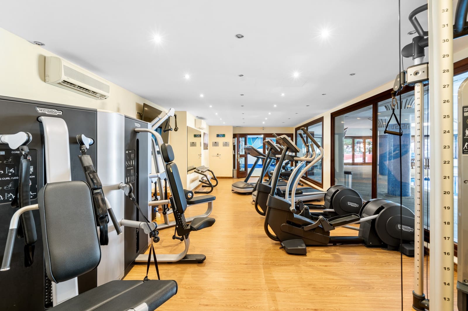 3 sypialnia Penthouse na sprzedaż w Guadalmansa z basenem garażem - 4 995 000 € (Ref: 9780308)