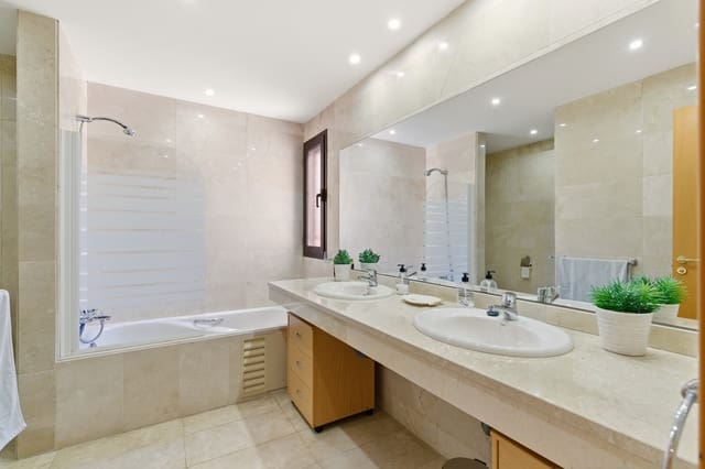 3 sypialnia Apartament na sprzedaż w Estepona z basenem garażem - 680 000 € (Ref: 9783173)