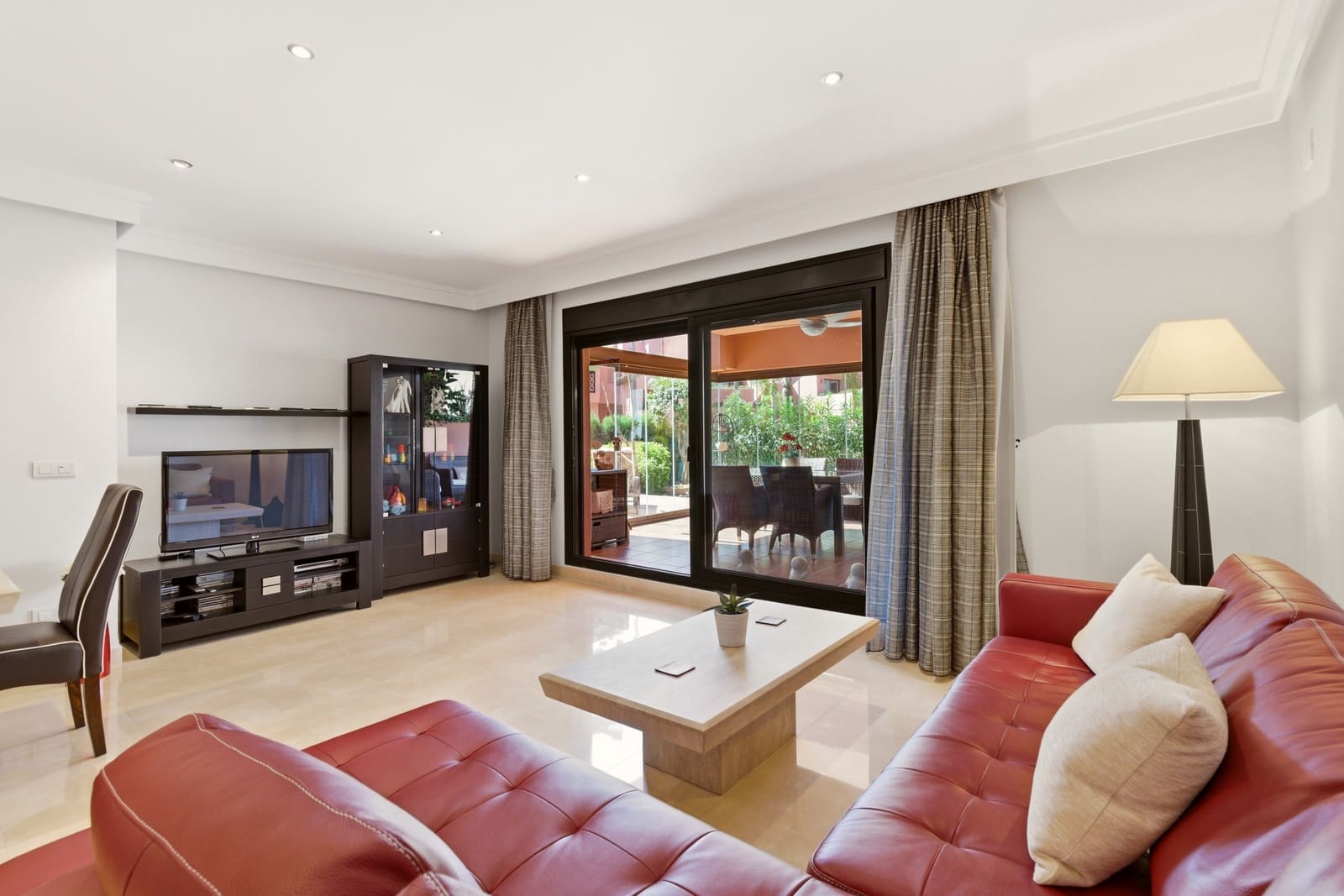 3 quarto Apartamento para venda em Estepona com piscina garagem - 680 000 € (Ref: 9783173)