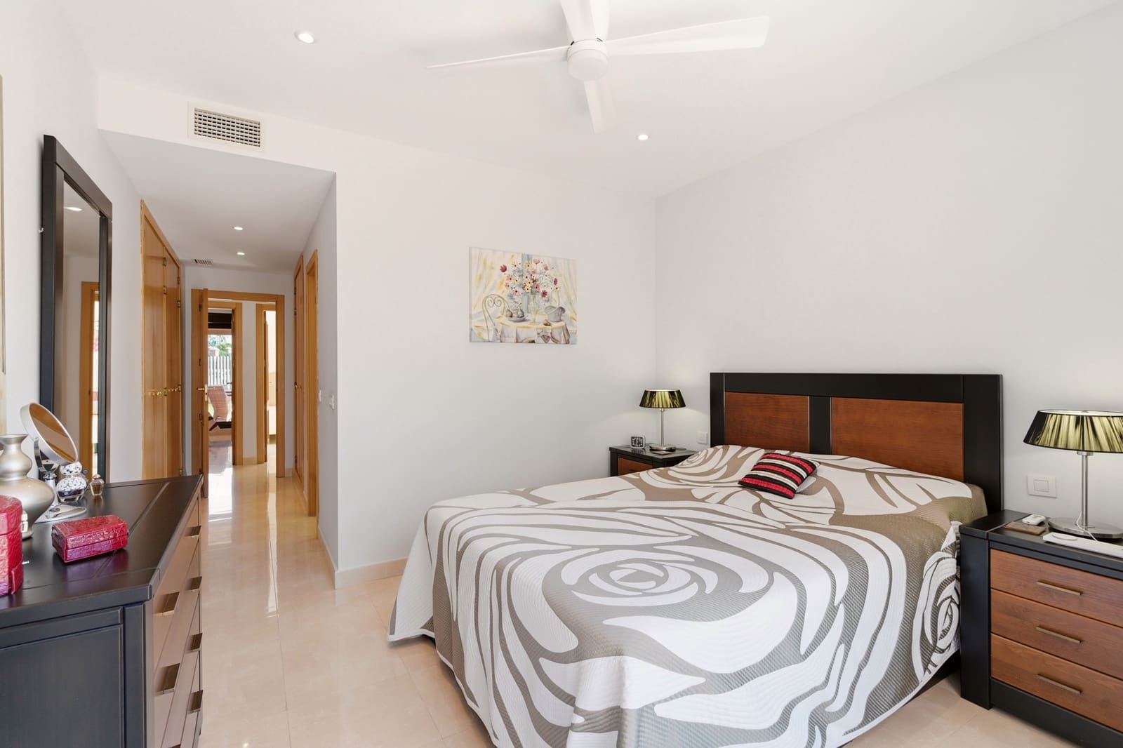 3 quarto Apartamento para venda em Estepona com piscina garagem - 680 000 € (Ref: 9783173)