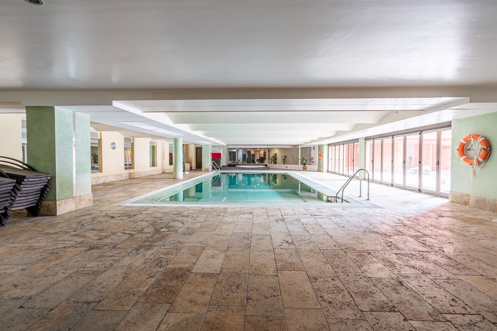 3 quarto Apartamento para venda em Estepona com piscina garagem - 680 000 € (Ref: 9783173)