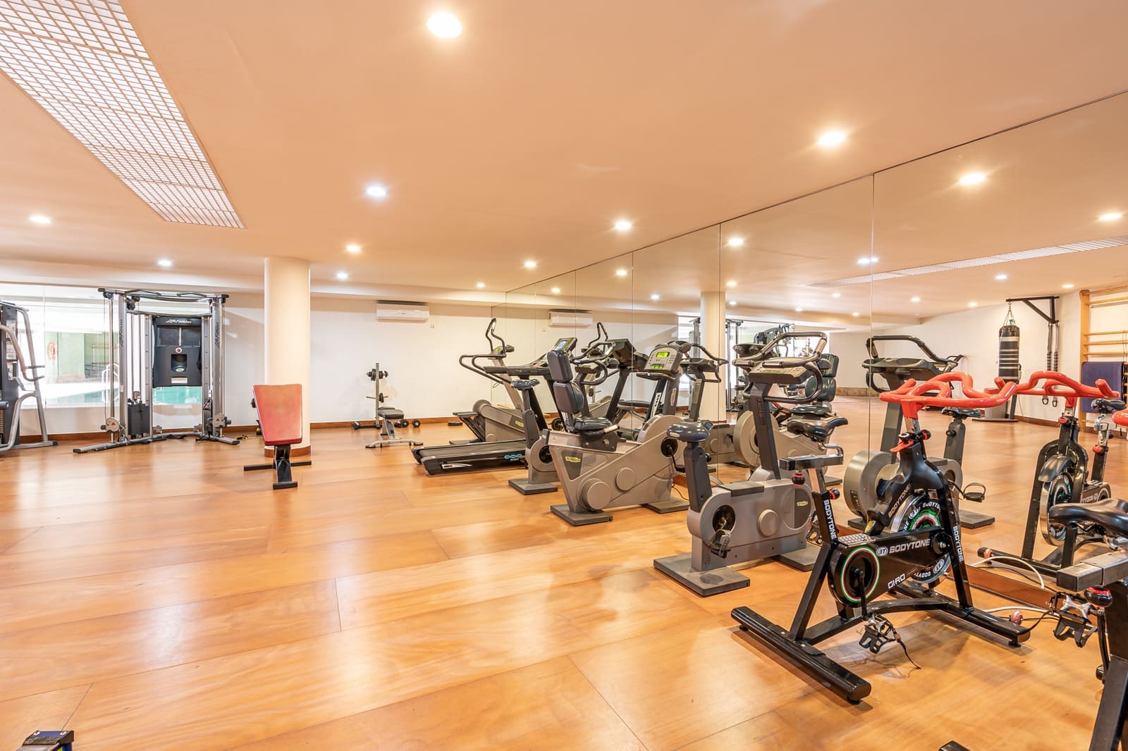 3 quarto Apartamento para venda em Estepona com piscina garagem - 680 000 € (Ref: 9783173)