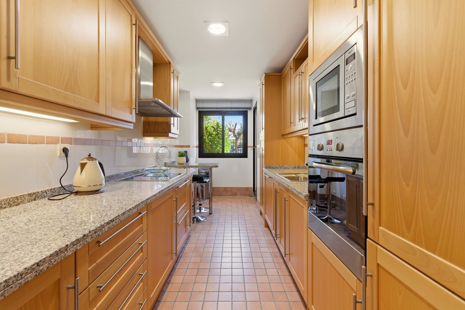 3 quarto Apartamento para venda em Estepona com piscina garagem - 680 000 € (Ref: 9783173)