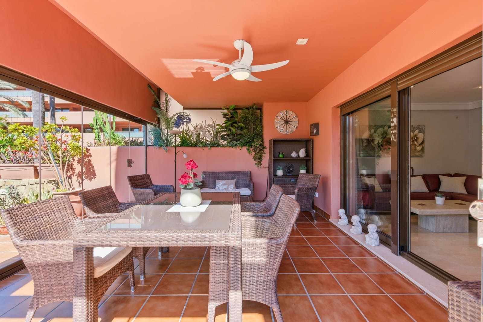 3 quarto Apartamento para venda em Estepona com piscina garagem - 680 000 € (Ref: 9783173)