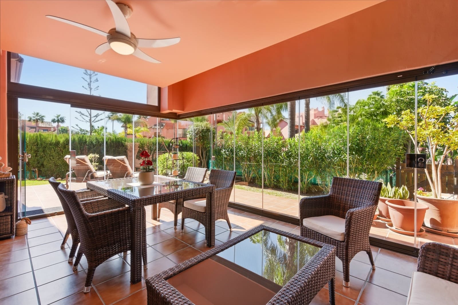 3 quarto Apartamento para venda em Estepona com piscina garagem - 680 000 € (Ref: 9783173)