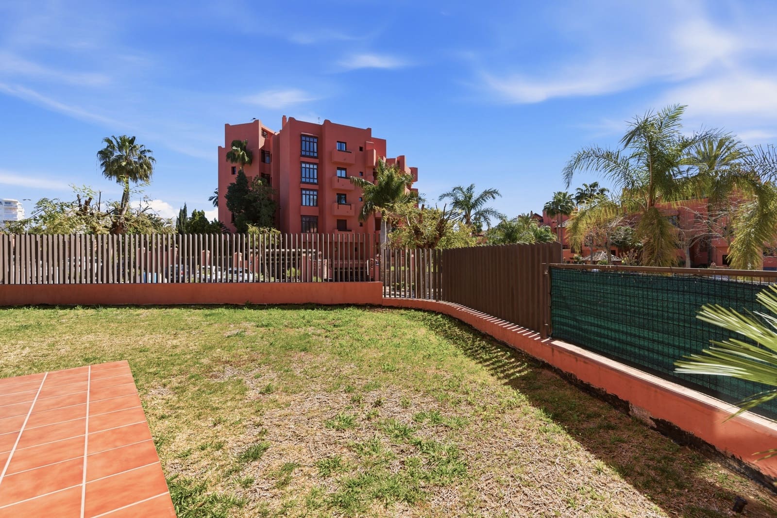 3 quarto Apartamento para venda em Estepona com piscina garagem - 680 000 € (Ref: 9783173)