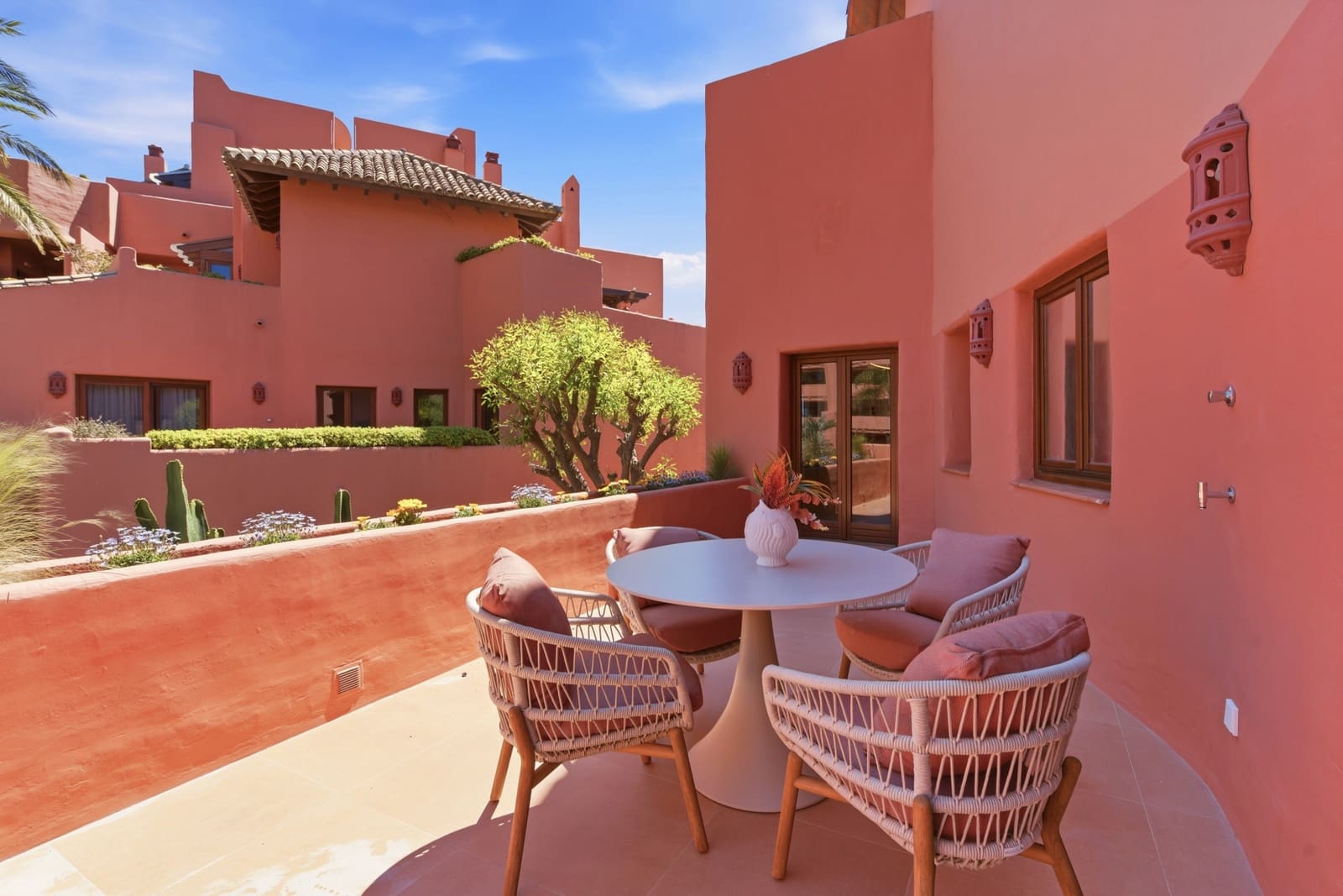 3 sypialnia Penthouse na sprzedaż w Estepona z basenem garażem - 3 350 000 € (Ref: 9788251)