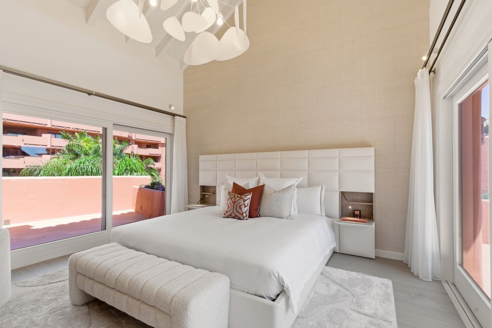 3 sypialnia Penthouse na sprzedaż w Estepona z basenem garażem - 3 350 000 € (Ref: 9788251)