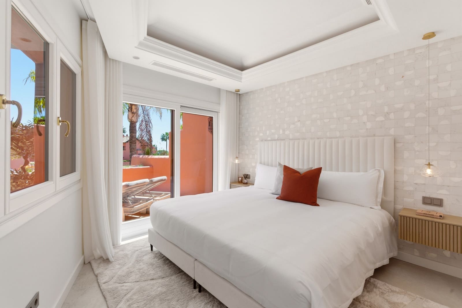 3 sypialnia Penthouse na sprzedaż w Estepona z basenem garażem - 3 350 000 € (Ref: 9788251)