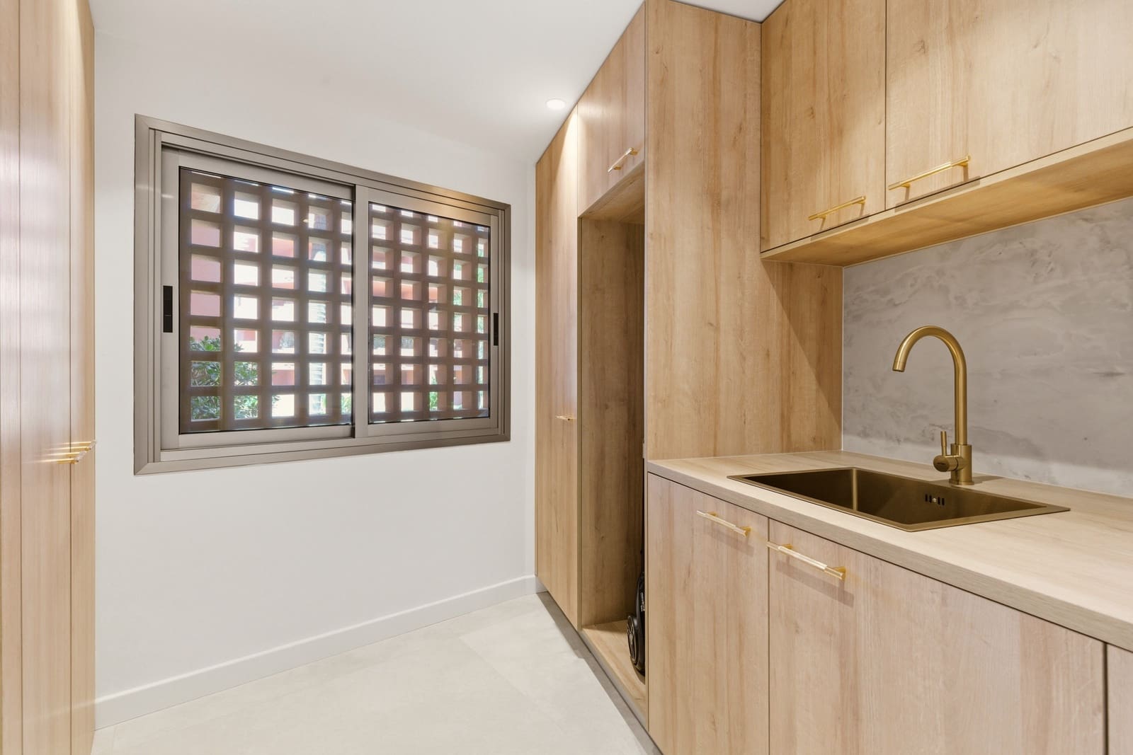 3 sypialnia Penthouse na sprzedaż w Estepona z basenem garażem - 3 350 000 € (Ref: 9788251)