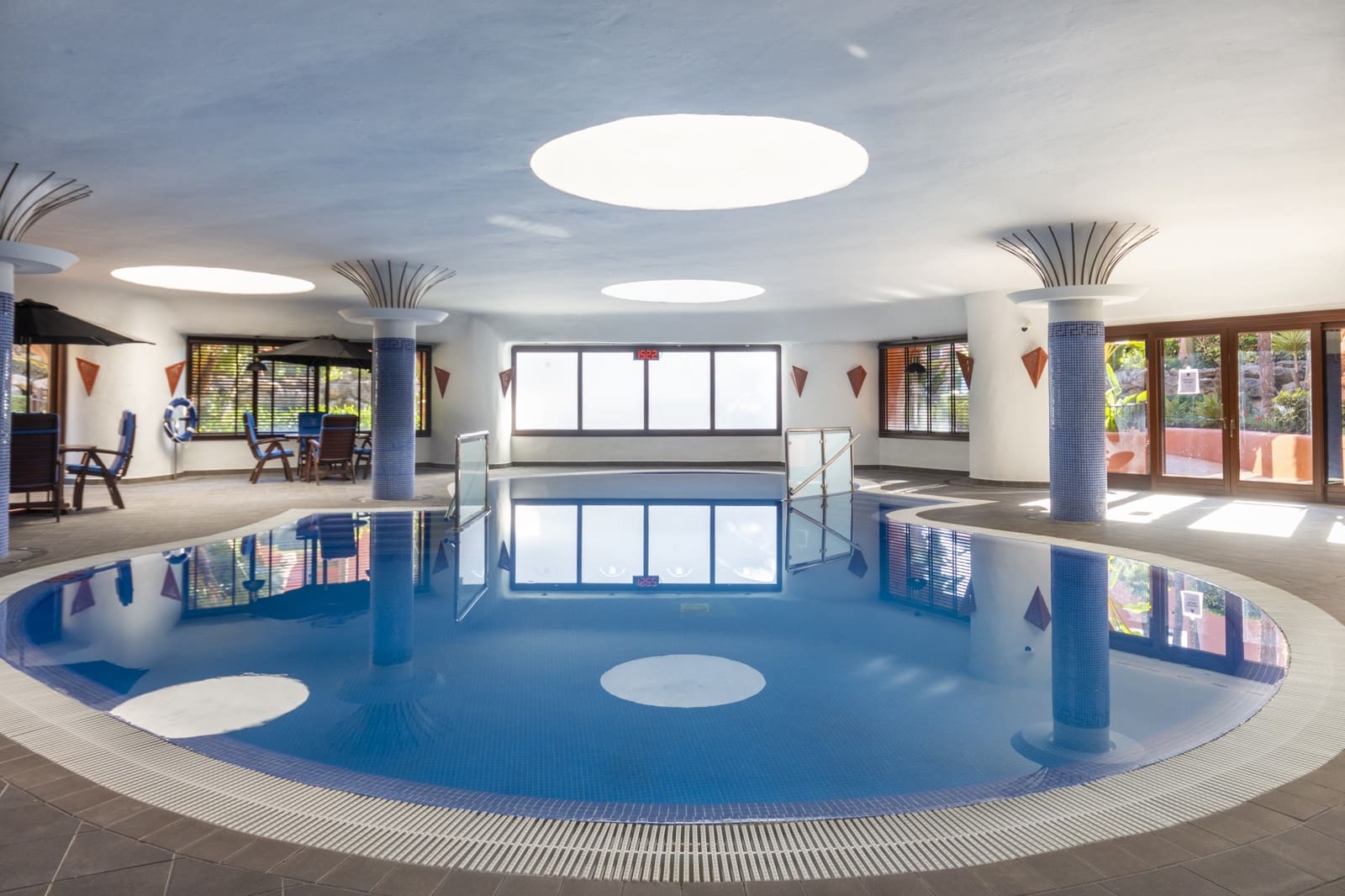 3 sypialnia Penthouse na sprzedaż w Estepona z basenem garażem - 3 350 000 € (Ref: 9788251)