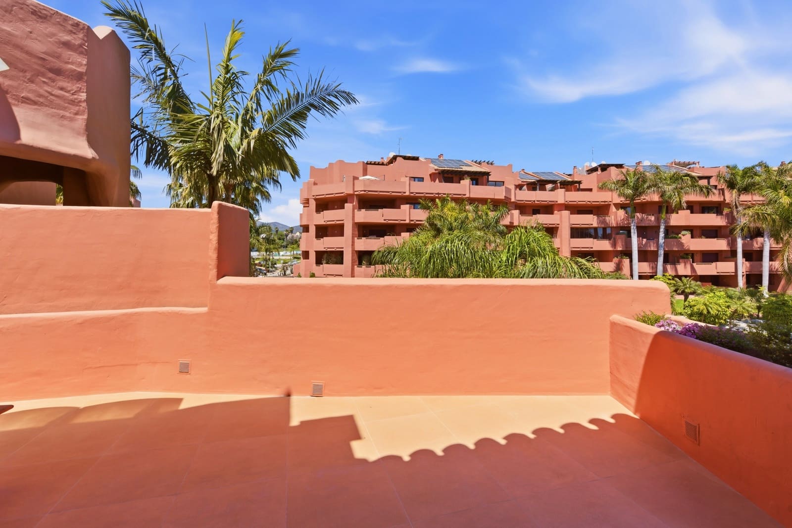 3 sypialnia Penthouse na sprzedaż w Estepona z basenem garażem - 3 350 000 € (Ref: 9788251)