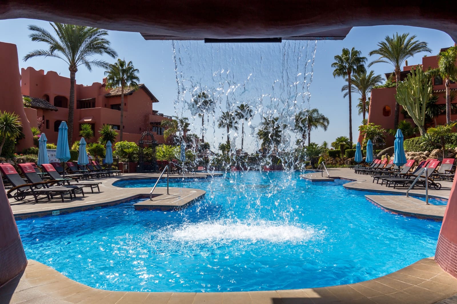 3 sypialnia Penthouse na sprzedaż w Estepona z basenem garażem - 3 350 000 € (Ref: 9788251)