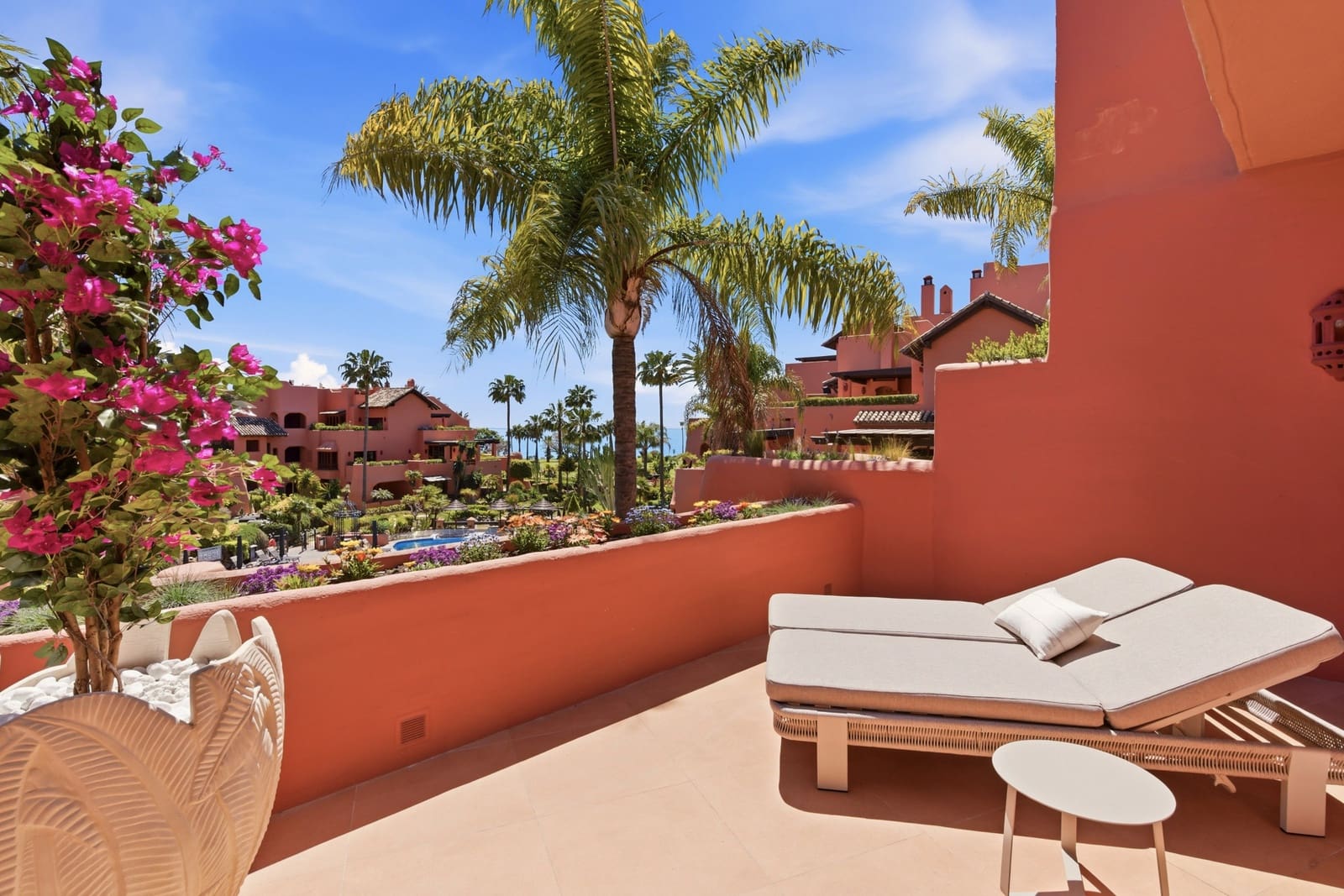 3 sypialnia Penthouse na sprzedaż w Estepona z basenem garażem - 3 350 000 € (Ref: 9788251)