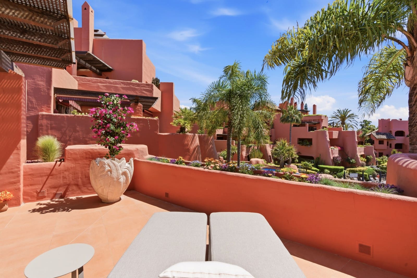 3 sypialnia Penthouse na sprzedaż w Estepona z basenem garażem - 3 350 000 € (Ref: 9788251)