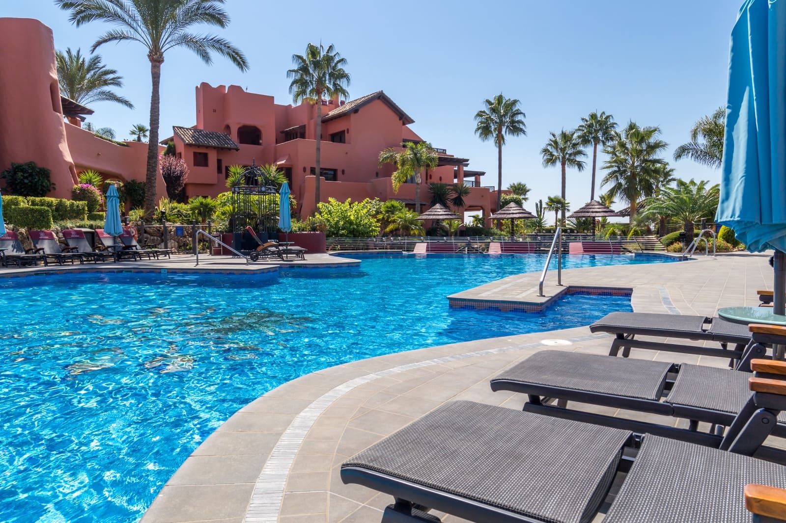 3 sypialnia Penthouse na sprzedaż w Estepona z basenem garażem - 3 350 000 € (Ref: 9788251)