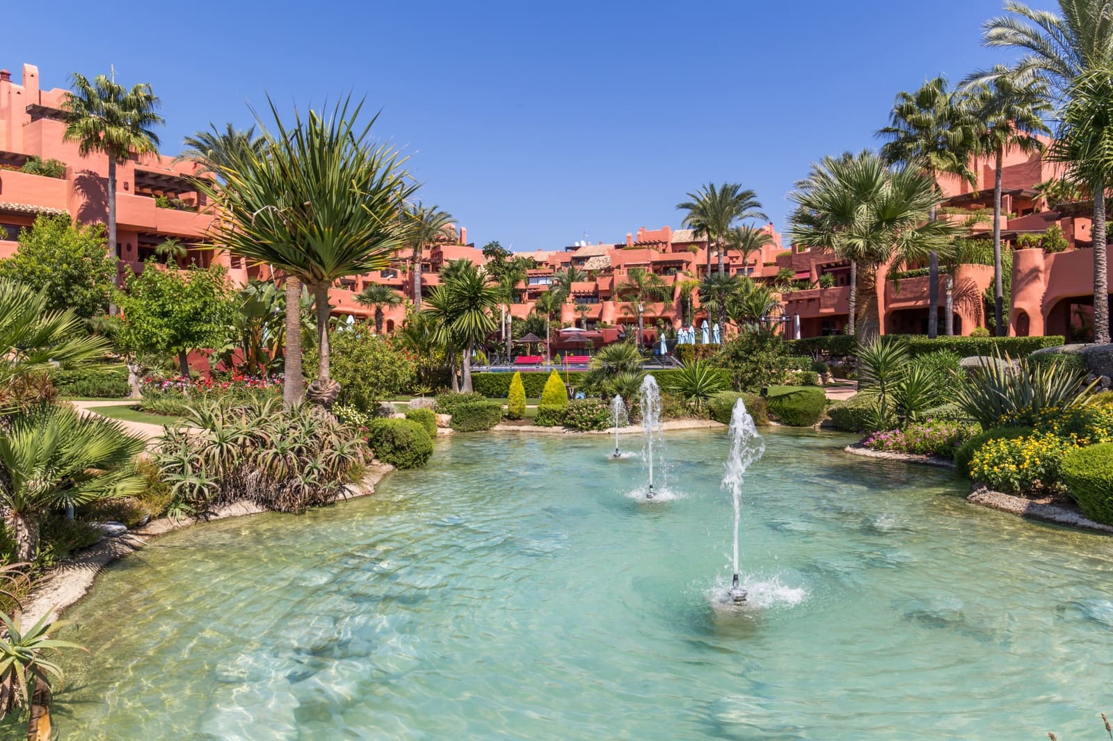 3 sypialnia Penthouse na sprzedaż w Estepona z basenem garażem - 3 350 000 € (Ref: 9788251)