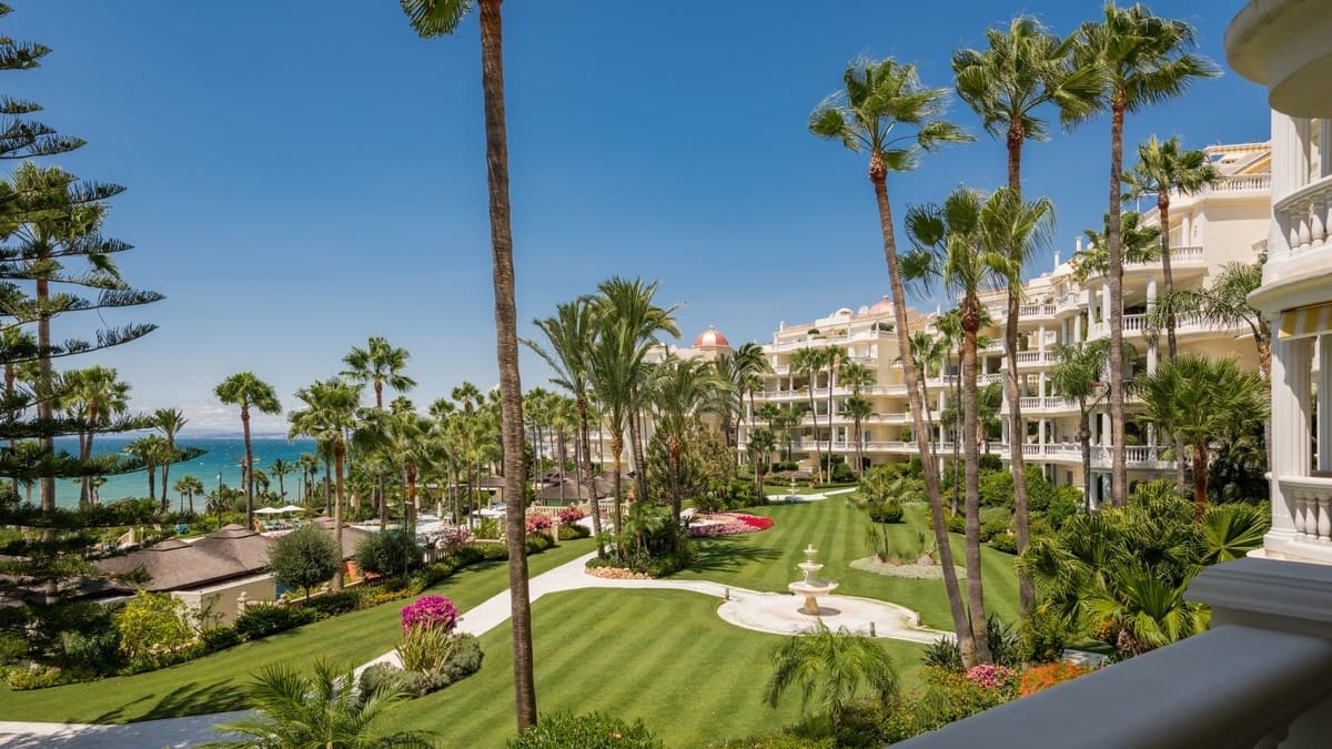 3 chambre Appartement à vendre à Estepona avec piscine garage - 3 800 000 € (Ref: 9828827)