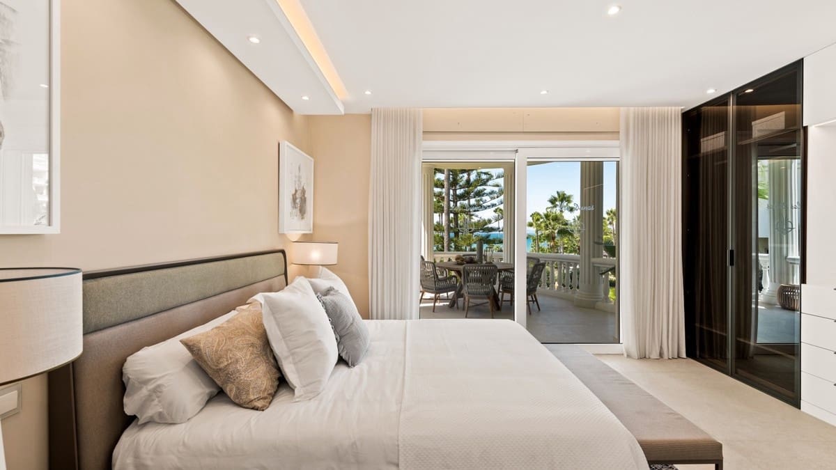 3 bedroom Apartment for sale in Estepona with pool garage - € 3,800,000 (Ref: 9828827)