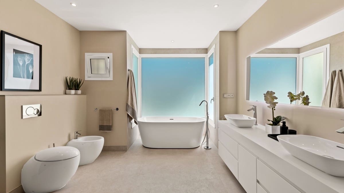 3 bedroom Apartment for sale in Estepona with pool garage - € 3,800,000 (Ref: 9828827)