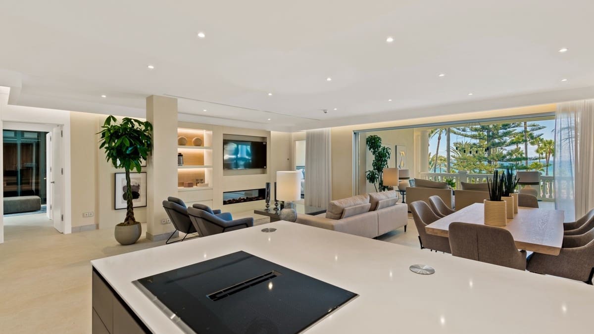 3 bedroom Apartment for sale in Estepona with pool garage - € 3,800,000 (Ref: 9828827)