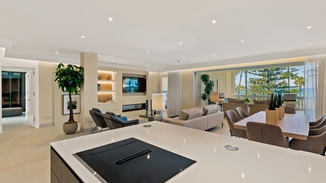 3 Zimmer Apartment zu verkaufen in Estepona mit Pool Garage - 3.800.000 € (Ref: 9828827)