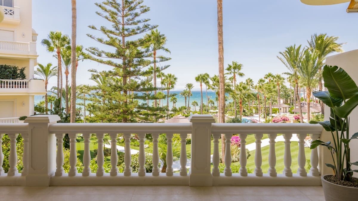 3 bedroom Apartment for sale in Estepona with pool garage - € 3,800,000 (Ref: 9828827)